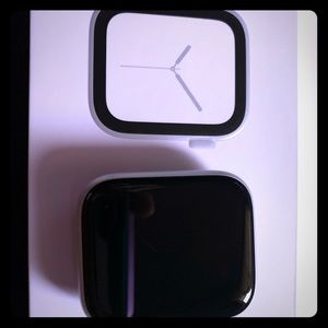 Apple Watch  (44 mm) Series 4 silver Aluinum case